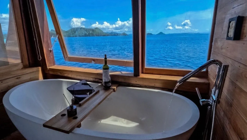 Book Private Trip by Raffles Cruise Luxury Phinisi 2026 - Malacca Suite Jacuzzi