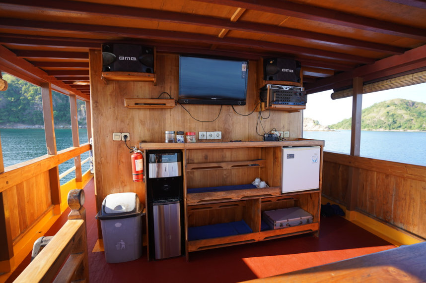 Book Private Trip by Singkolo Superior Phinisi 2026 - Master Cabin with Ocean View
