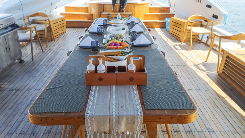 Book Private Trip by Soe Besar Vanrei Luxury Phinisi 2026 - Rooftop Jacuzzi View