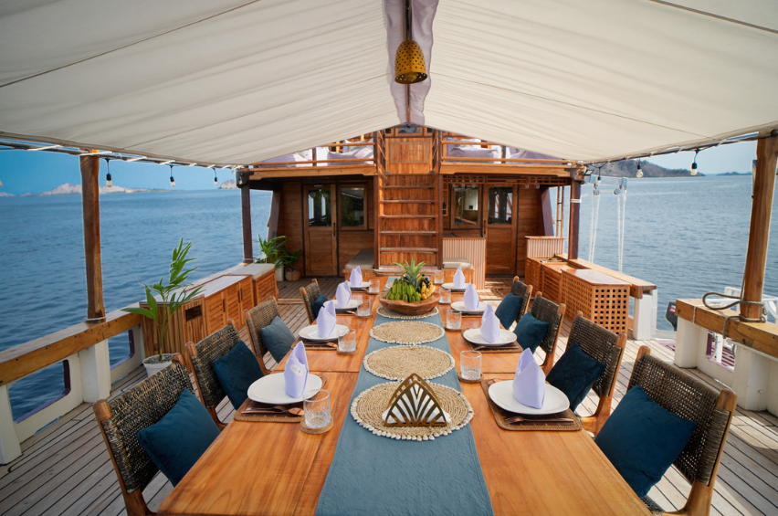 Book Private Trip by Vinca Voyages Luxury Phinisi 2026 - Master Cabin with Balcony