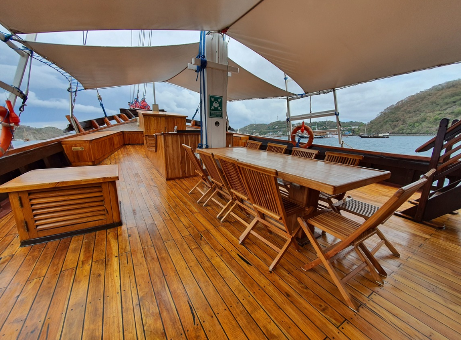 Book Sea Familia II Komodo Charter 2026 - Luxury Diving Deck