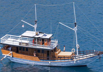 Book Sea Villa Phinisi Komodo Tour 2026 - Private Cabin View