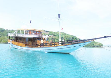 Book Sea Villa Phinisi Komodo Tour 2026 - Private Cabin View