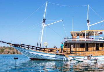 Book Sea Villa Phinisi Komodo Tour 2026 - Private Cabin View