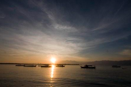 Book Tropica Gili Trawangan 2026 - Apartment Balcony Sunrise View 1