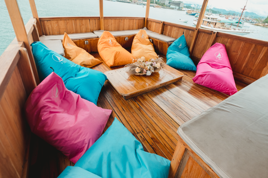 Book Vidi Superior Phinisi Komodo 2026 - Sun Deck with Bean Bags