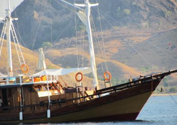 Book Warisan Phinisi Komodo Tour 2026 - Private Deluxe Cabin