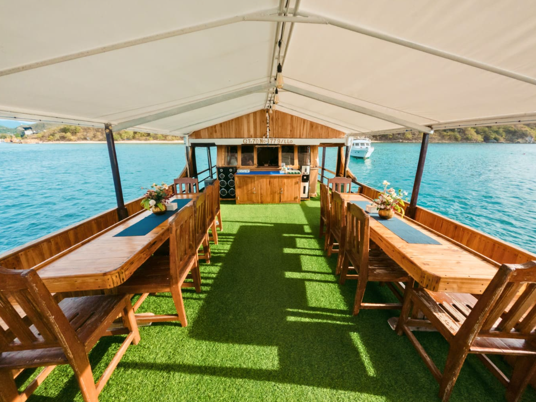 Book Zada Hela Superior Phinisi Charter 2026 - Rustic Deck Views 9 Book Zada Hela Superior Phinisi Charter 2026 - Rustic Deck Views