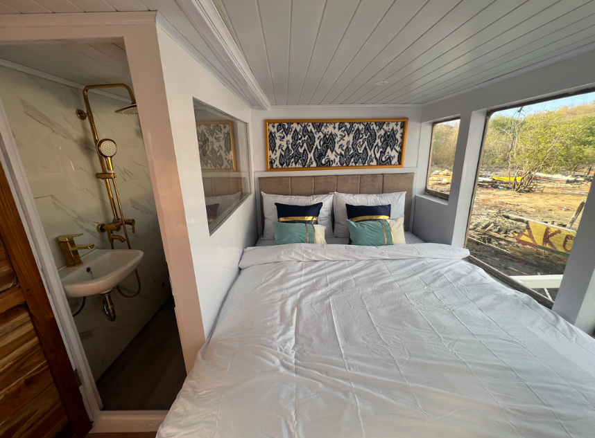 Book Zada Mega Trusmi Deluxe Phinisi 2026 - Sundeck and Dining Area