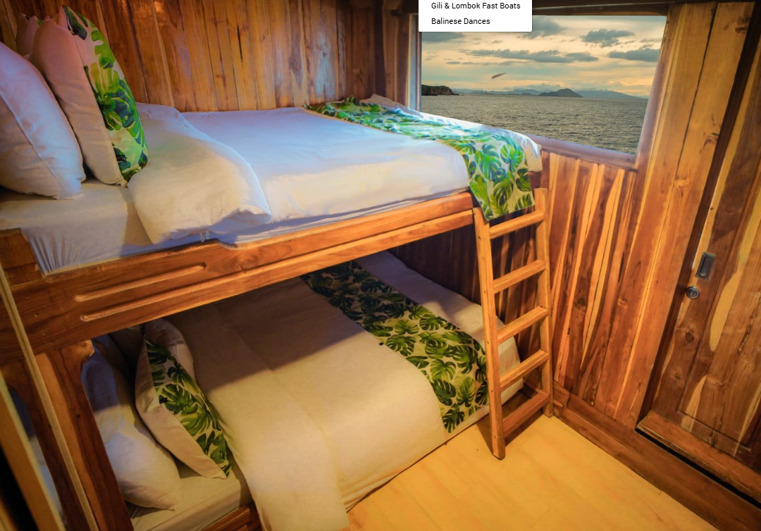 Book Zada Ulla Deluxe Phinisi Charter 2026 - Master Bedroom with Bathtub 10 Book Zada Ulla Deluxe Phinisi Charter 2026 - Master Bedroom with Bathtub