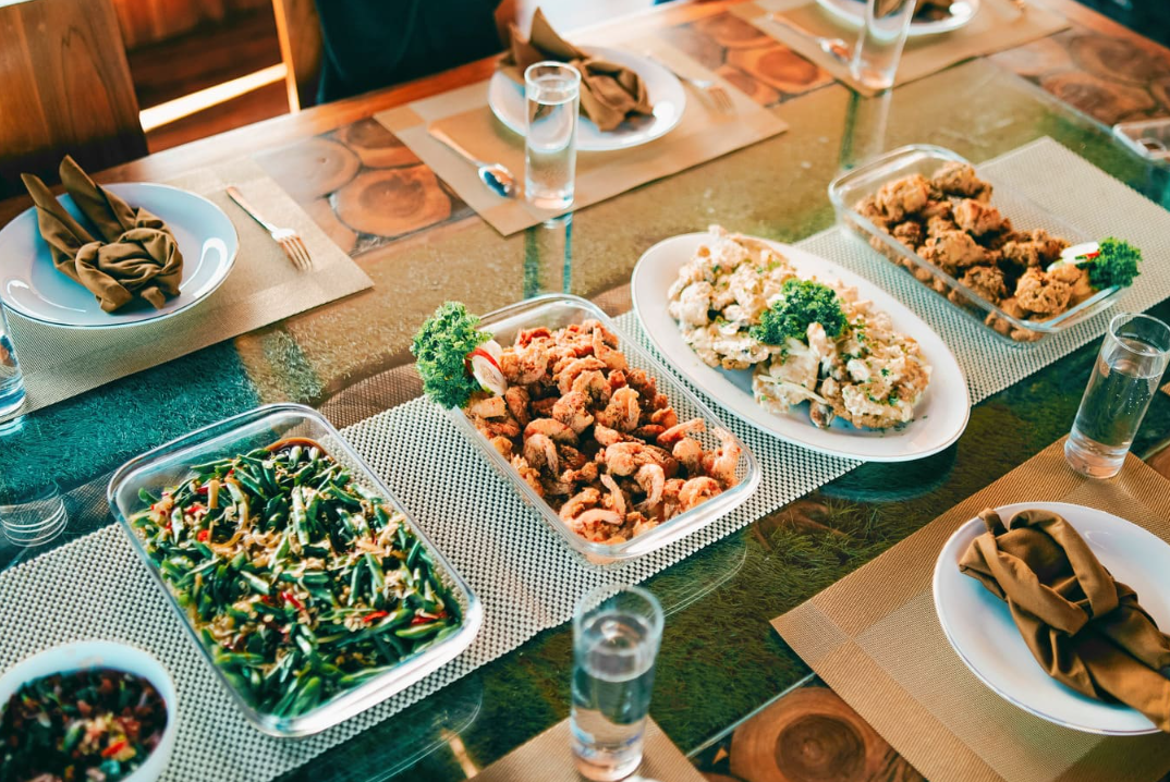 Book Zada Ulla Deluxe Phinisi Charter 2026 - Master Bedroom with Bathtub 16 Book Zada Ulla Deluxe Phinisi Charter 2026 - Master Bedroom with Bathtub