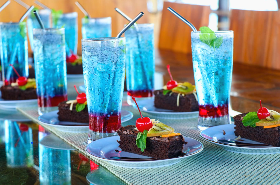 Book Zada Ulla Deluxe Phinisi Charter 2026 - Master Bedroom with Bathtub 18 Book Zada Ulla Deluxe Phinisi Charter 2026 - Master Bedroom with Bathtub