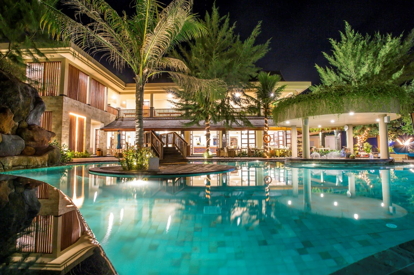 Exterior view of the resort when you Book Hotel Vila Ombak 2