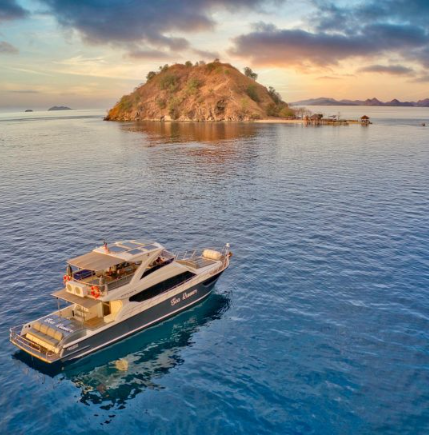 Fantastico Tour Private Yacht Charter at Padar Island Komodo