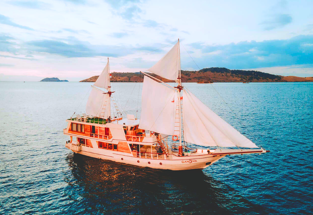 Gandiva Phinisi Private Charter Booking - Luxury Master Cabin View