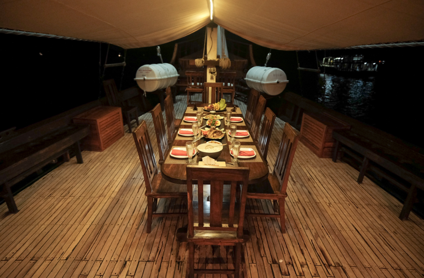 Helena Deluxe Phinisi Master Cabin with Private Bathroom