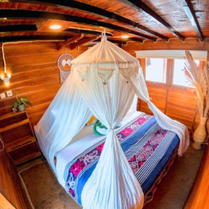 Honeymoon cabin for Lexxy Phinisi Komodo booking
