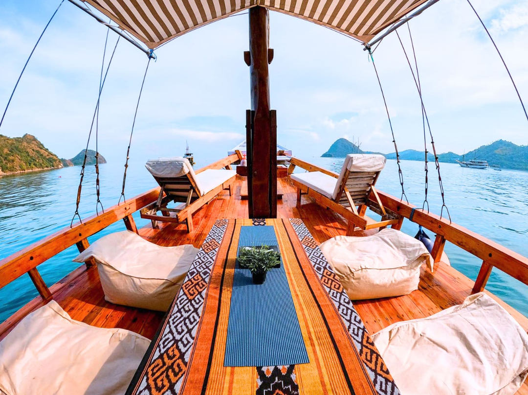 Honeymoon cabin for Lexxy Phinisi Komodo booking