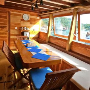 Marvelous Deluxe Private Phinisi Charter Labuan Bajo