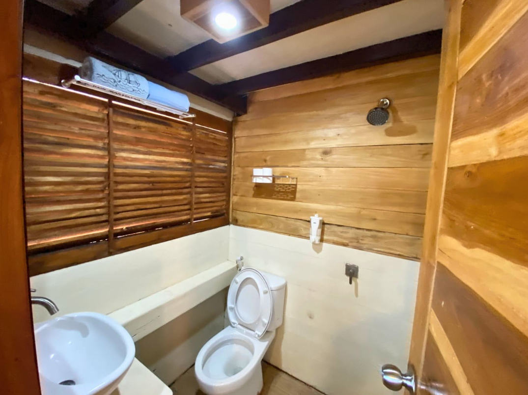 Marvelous Deluxe Private Phinisi Charter Labuan Bajo