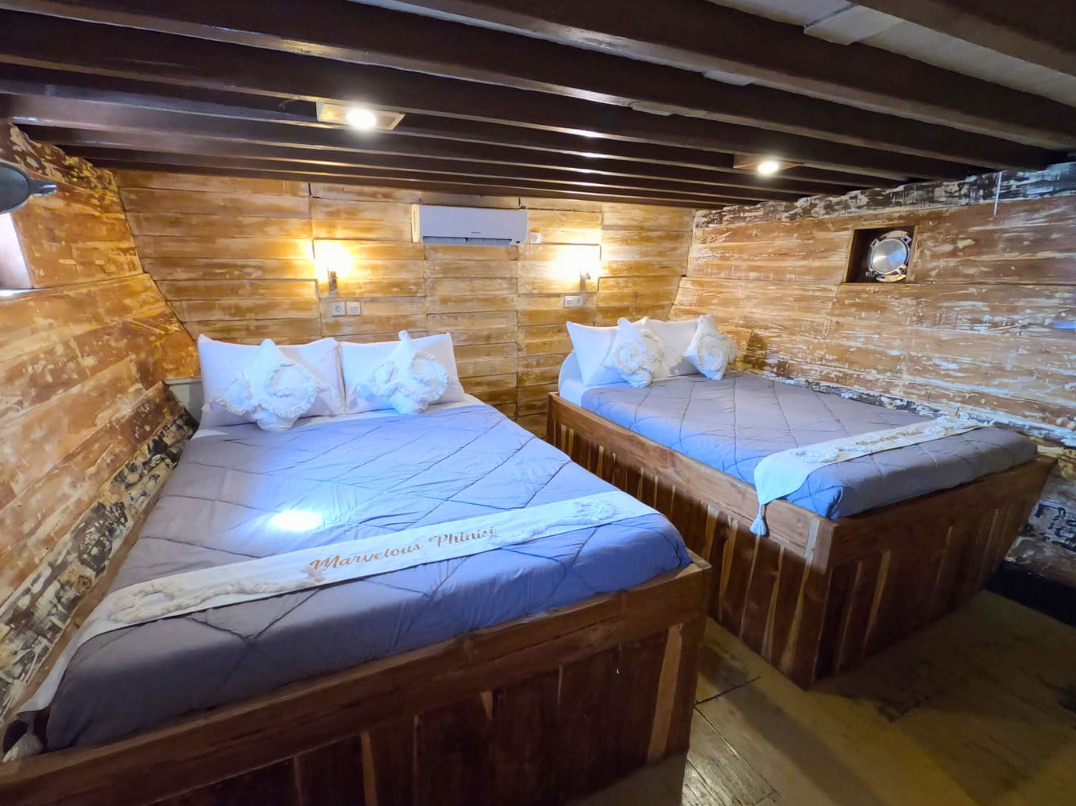 Marvelous Deluxe Private Phinisi Charter Labuan Bajo