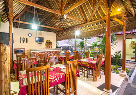 Private lumbung hut and tropical pool 6