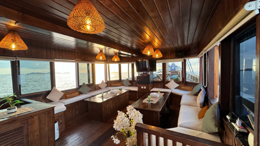 Radea Phinisi luxury charter booking - Master Cabin Balcony