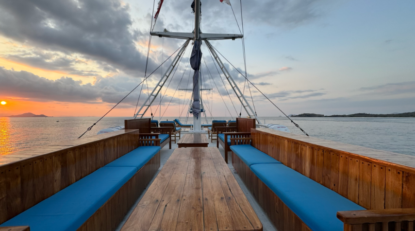 Radea Phinisi luxury charter booking - Master Cabin Balcony
