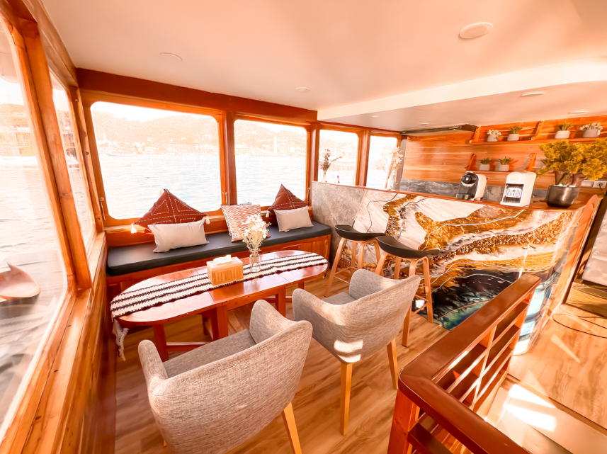 Semesta Luxury Phinisi Booking 2026 - Moon Suite with Private Jacuzzi