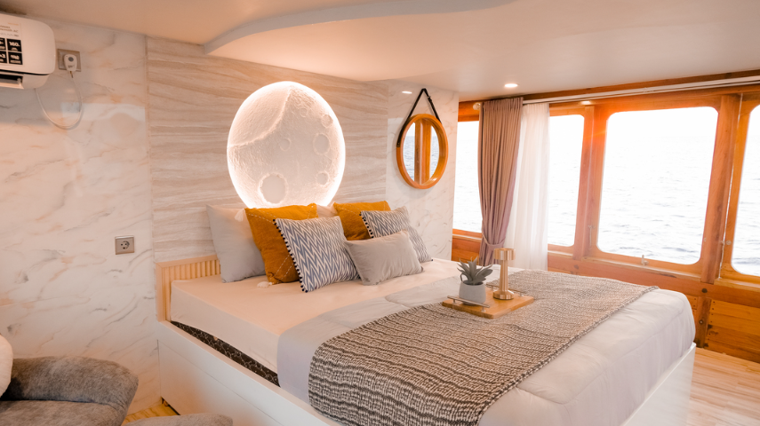 Semesta Luxury Phinisi Booking 2026 - Moon Suite with Private Jacuzzi