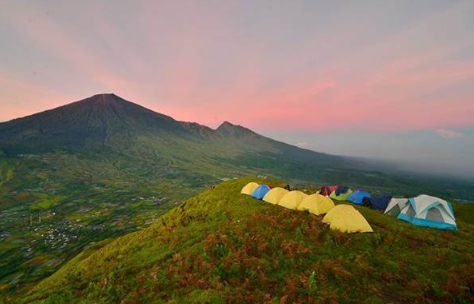Sunrise over Sembalun Valley - Pergasingan Hill Trekking