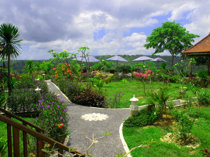 Book DMas Huts Lembongan 2026