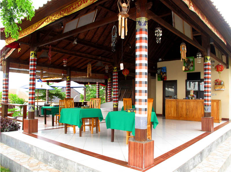 Sunrise view over Ceningan from the highest hill