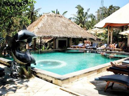 Swimming pool with water slide The Tanis Beach Resort Nusa Lembongan 1