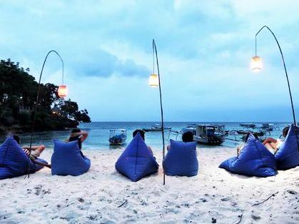 Swimming pool with water slide The Tanis Beach Resort Nusa Lembongan 10