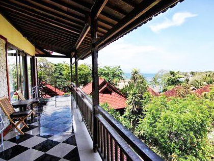 Swimming pool with water slide The Tanis Beach Resort Nusa Lembongan 3