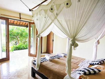 Swimming pool with water slide The Tanis Beach Resort Nusa Lembongan 7