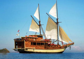 Book Ambashi Phinisi Private Trip 2026