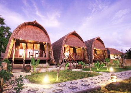 Traditional alang-alang hut view when you Book Sunset Coin Lembongan Cottages 1