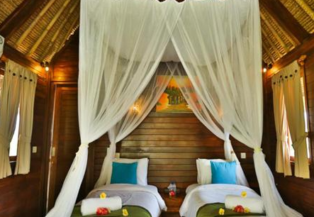 Traditional alang-alang hut view when you Book Sunset Coin Lembongan Cottages 11
