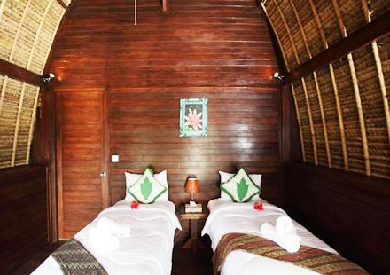 Traditional alang-alang hut view when you Book Sunset Coin Lembongan Cottages 12