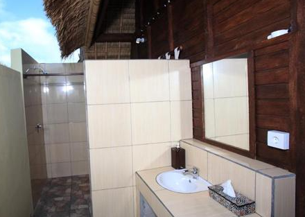 Traditional alang-alang hut view when you Book Sunset Coin Lembongan Cottages 15