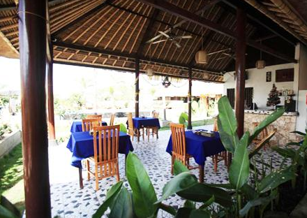 Traditional alang-alang hut view when you Book Sunset Coin Lembongan Cottages 16