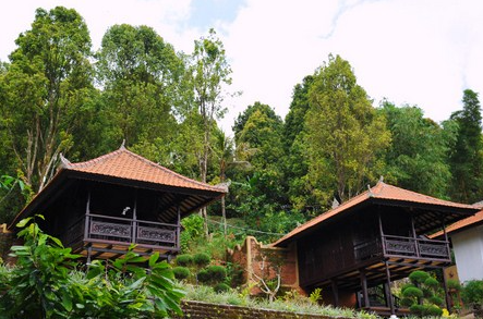 Traditional rice barn cottage and valley view 1
