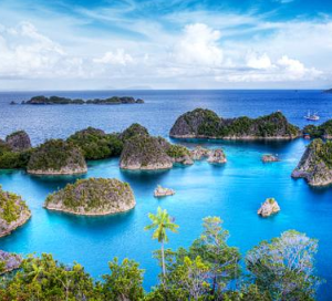 Travelers looking to book 5 day Raja Ampat tour visiting Kri Island