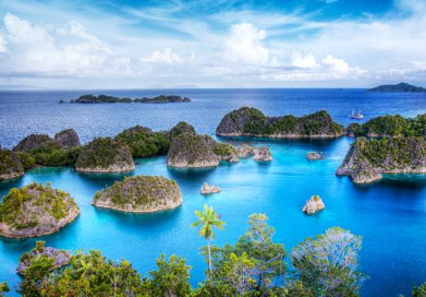 Travelers looking to book 5 day Raja Ampat tour visiting Kri Island