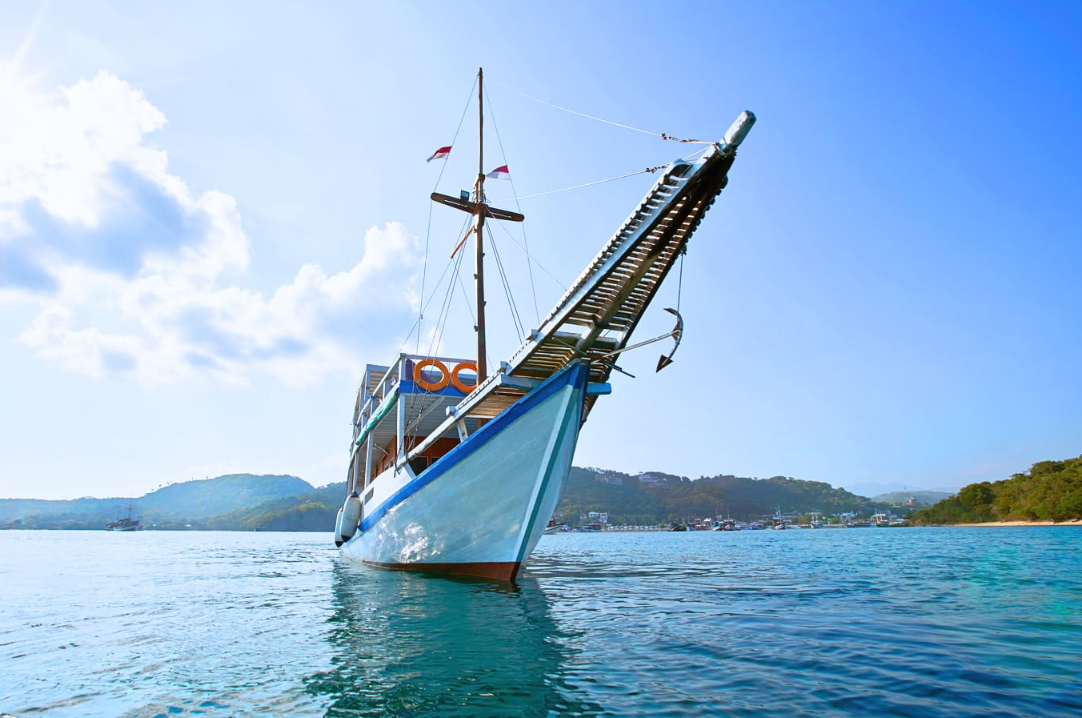 Why Choose Our Private Komodo Boat Charter for 14 Pax