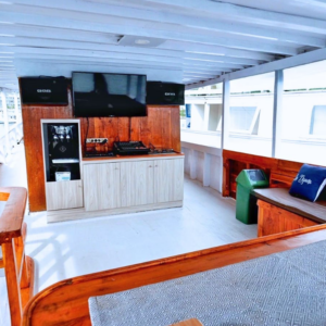 Why Choose Our Private Komodo Boat Charter for 14 Pax