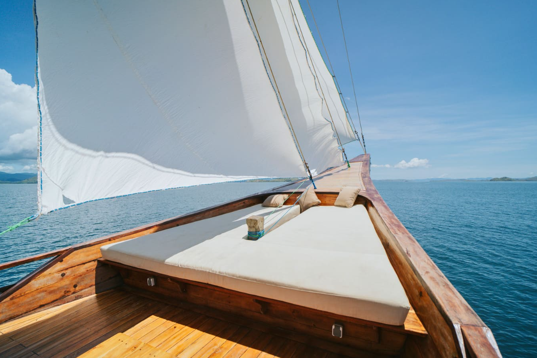 book Zada Nara Luxury Phinisi Charter 2026