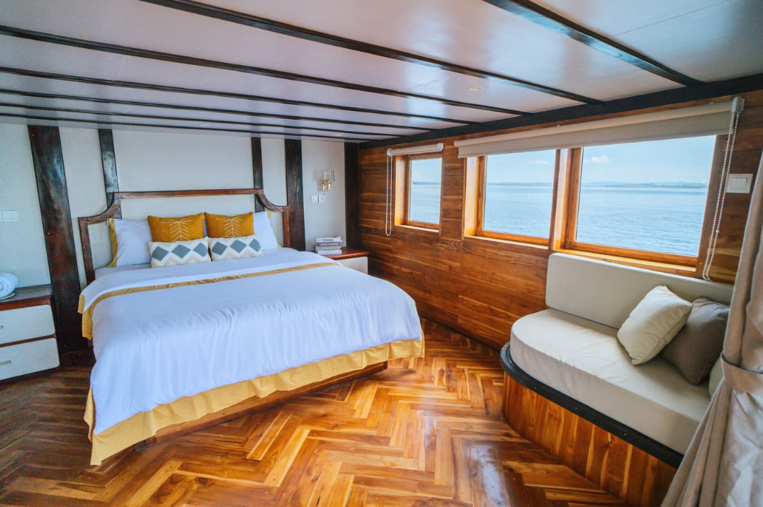 book Zada Nara Luxury Phinisi Charter 2026